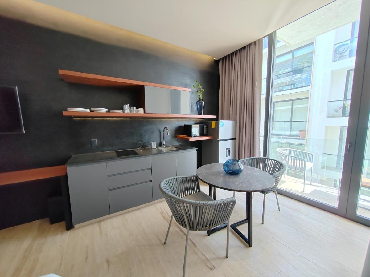 Apartment Incredible & Beautiful Steps From The By Yeah *